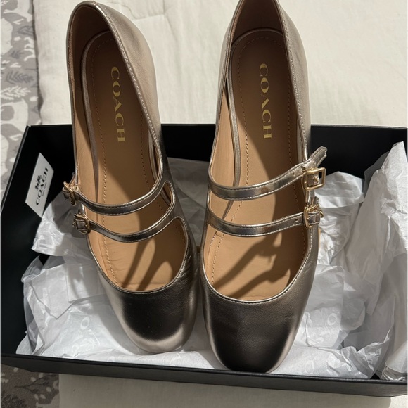 Coach - Picture 5 of 5